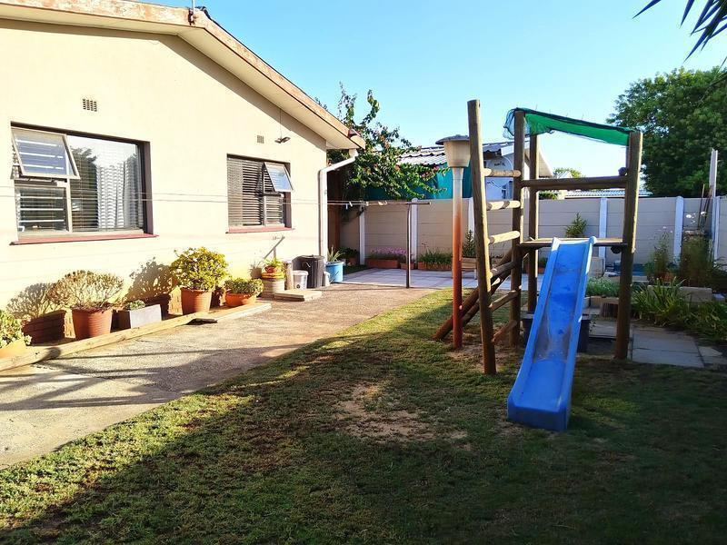 3 Bedroom Property for Sale in Peerless Park East Western Cape